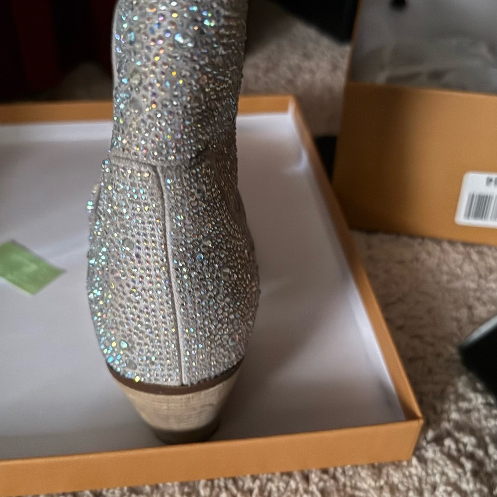 Comfortable, classy, sassy, sparkly,cowgirl boots